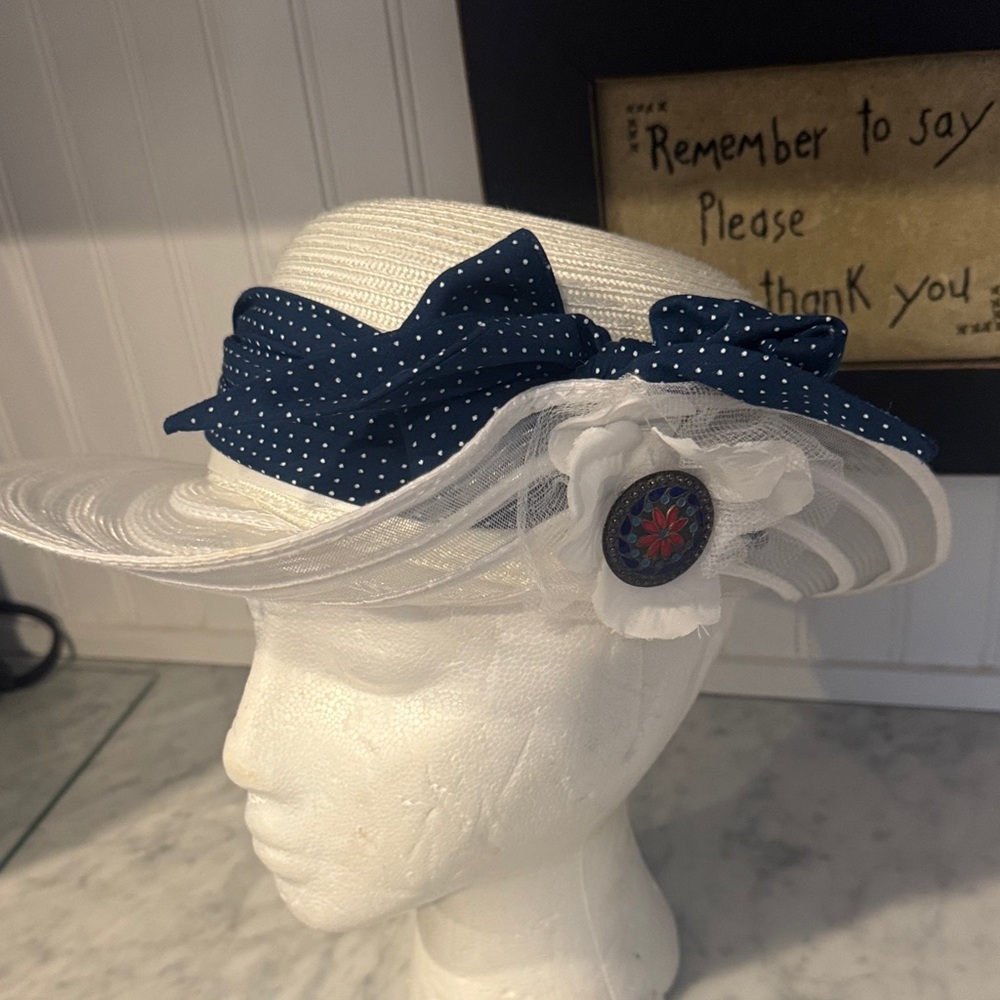 2 HATS - Picture 5 of 7